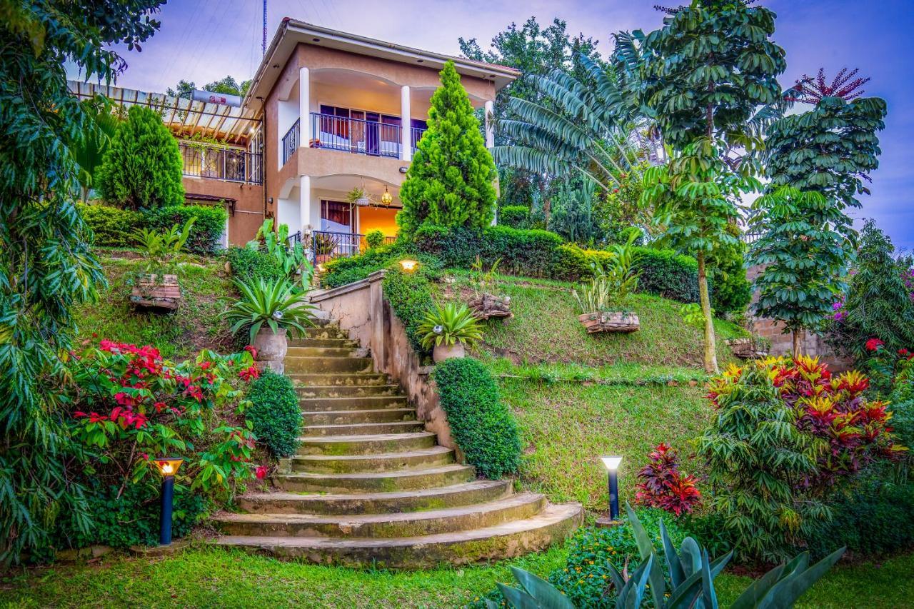 Ewange - A Casa Mia Bed & Breakfast คัมพาลา ภายนอก รูปภาพ