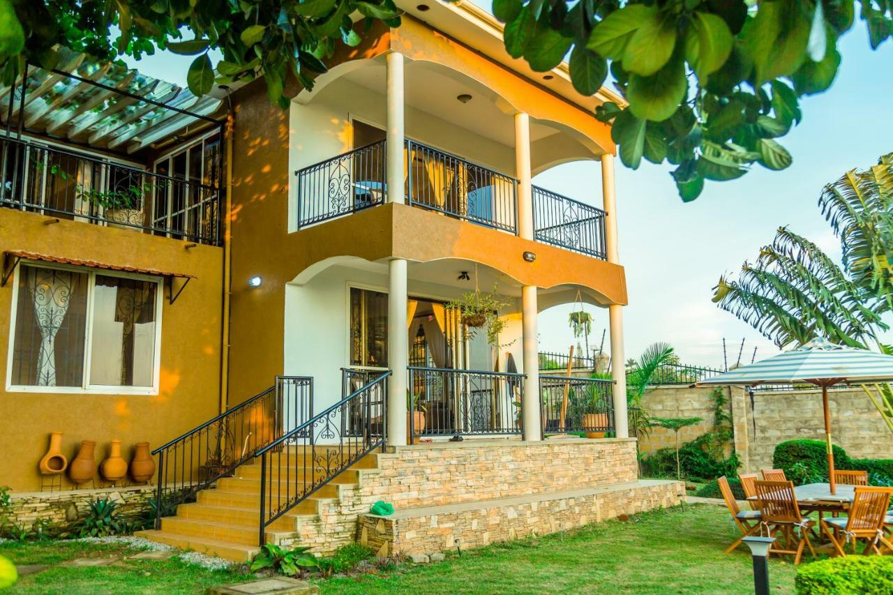 Ewange - A Casa Mia Bed & Breakfast คัมพาลา ภายนอก รูปภาพ